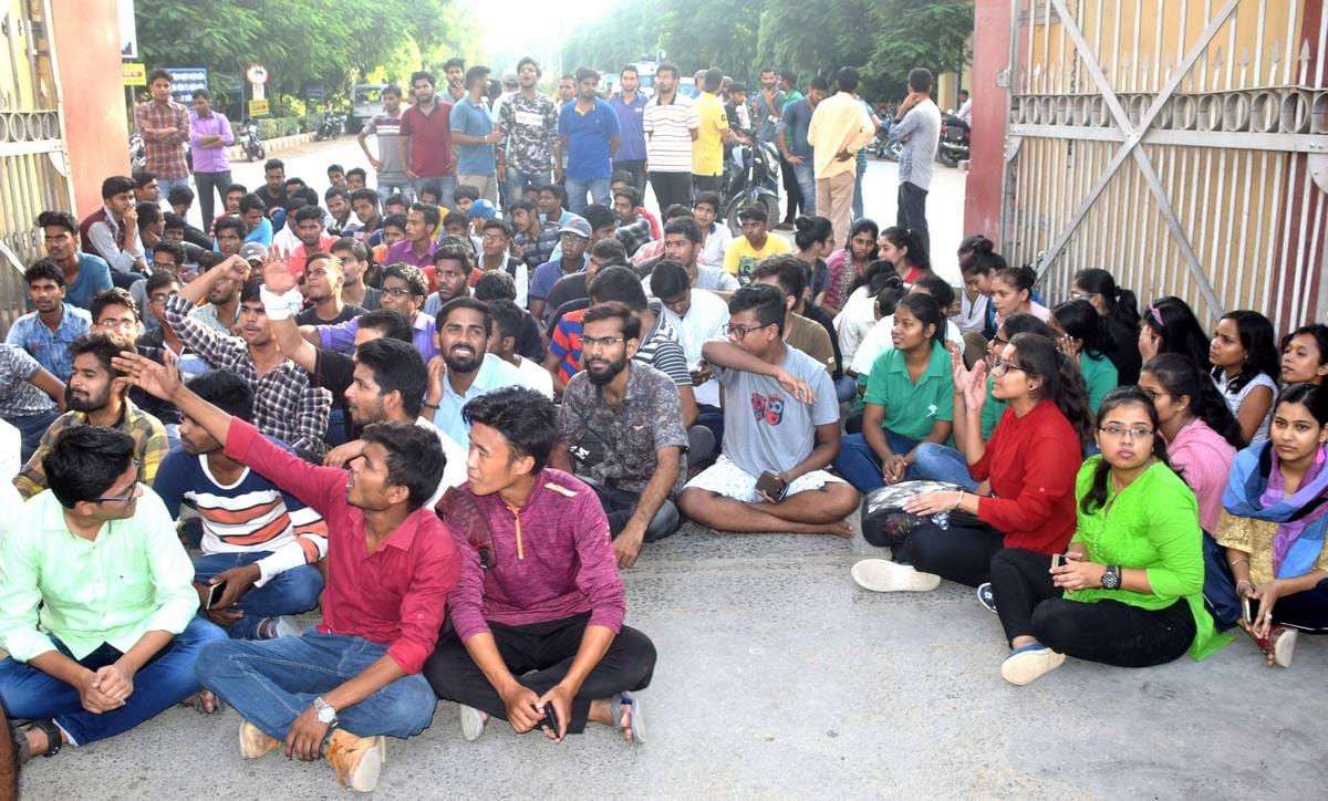 BHU student start protest after one student drown in ganga