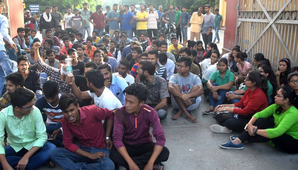 BHU student start protest after one student drown in ganga