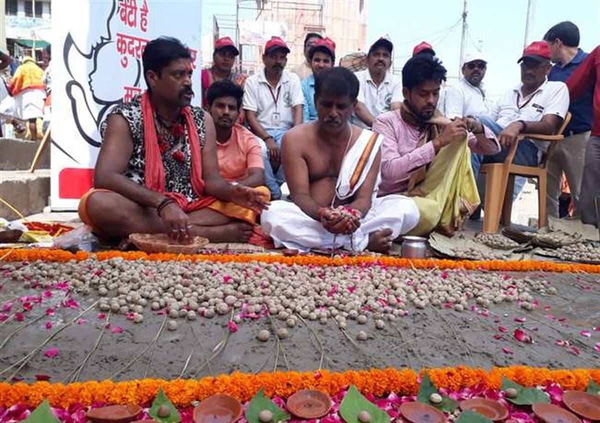 Shraddh and pind daan performed for unborn girls in varanasi