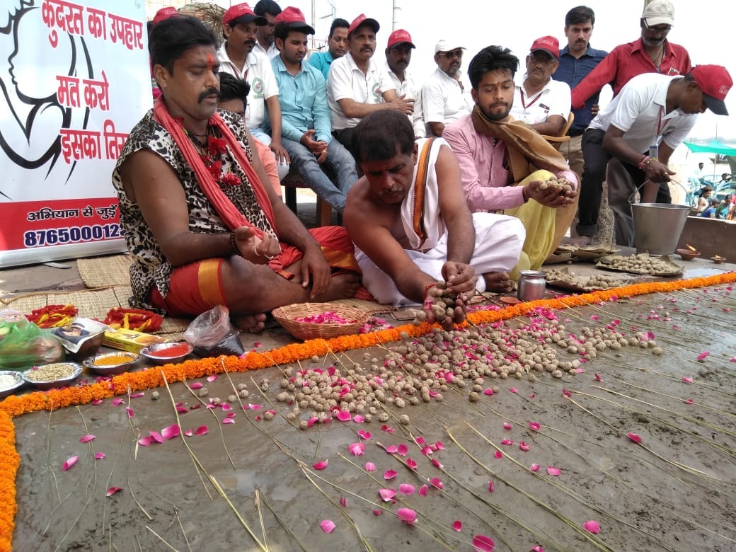Shraddh and pind daan performed for unborn girls in varanasi