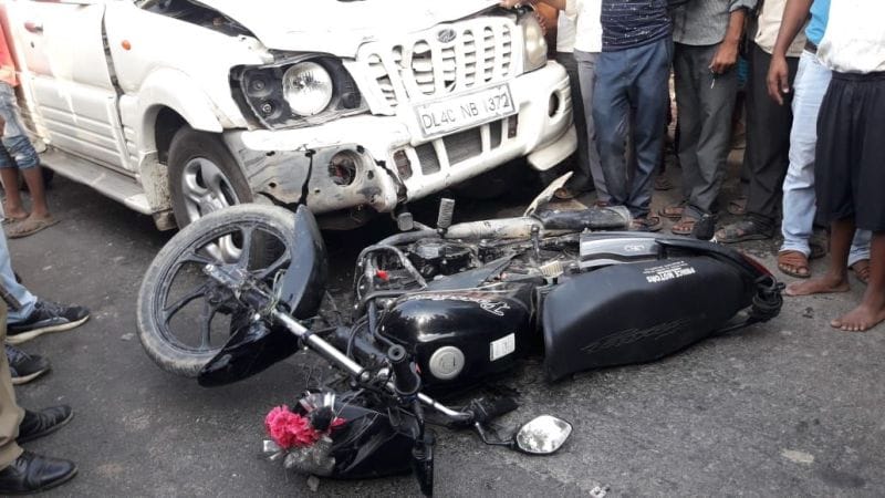 सड़क हादसे में दो लोगों की मौत
