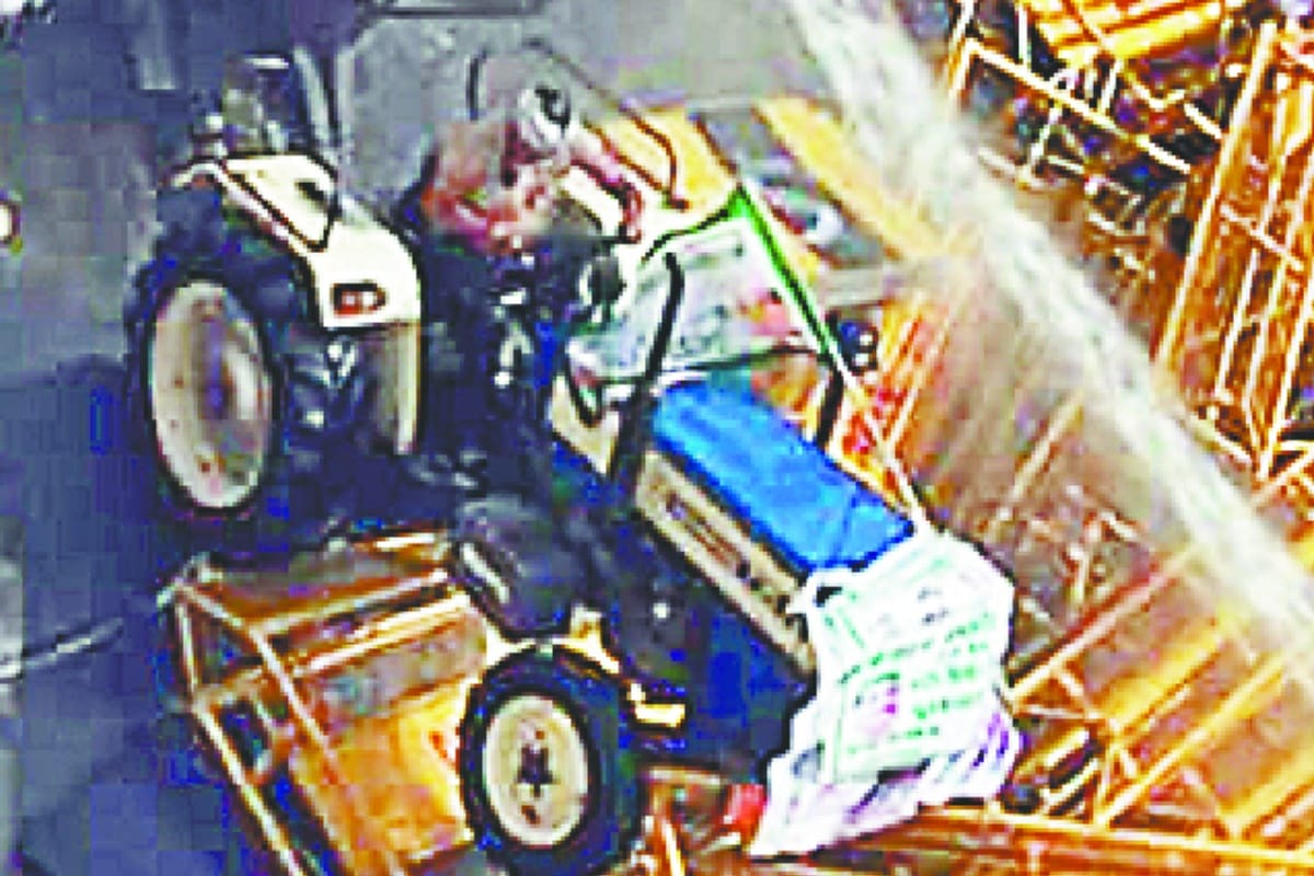 farmer honered by Bhakiyu baghpat who carried tractor on bericade at delhi up border