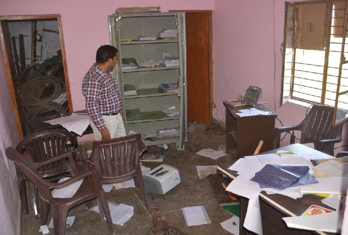 robbers looted power sub station in firozabad