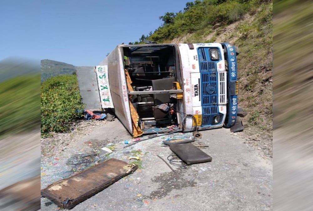 Bus accident in almora 8 passengers injured