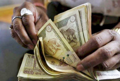 Change the old notes of 1000-500 in nepal