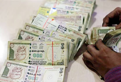 Change the old notes of 1000-500 in nepal
