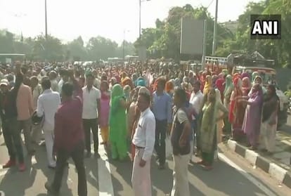 edmc workers on protest near kashmere gate for salary and job regularisation on strike 12 september