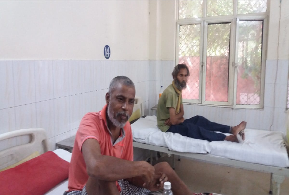 UP NEWS Many relatives leave patients in Meerut district hospital