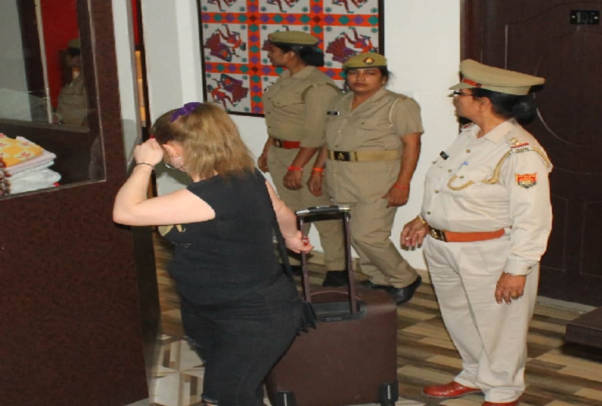 Raid in Meerut hotels foreign girls were arrested