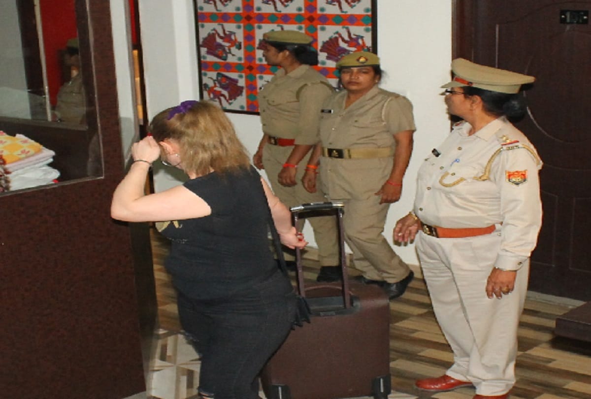 Raid in Meerut hotels foreign girls were arrested