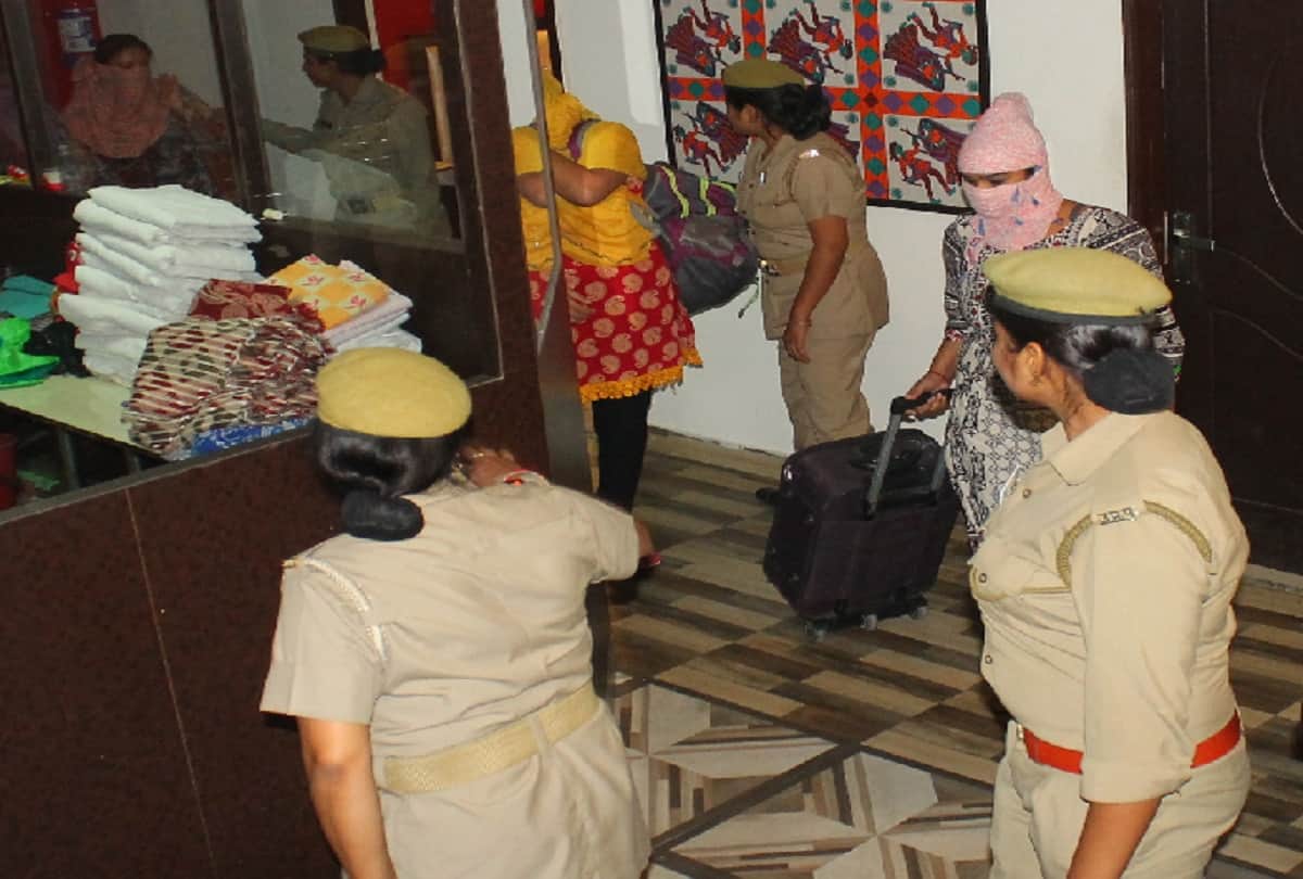 Raid in Meerut hotels foreign girls were arrested