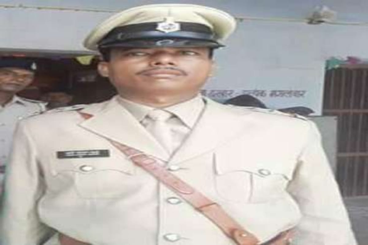police station incharge including five other arrested for selling liquor rs. 40 lakh