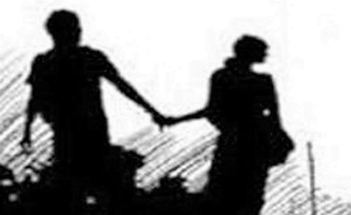 Women abscond with her lover left her seven children in house
