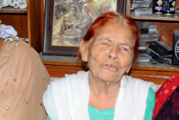 Son left and don't care his mother in Panchkula