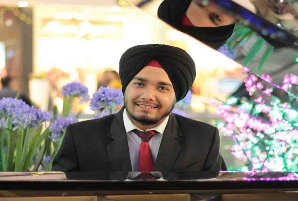 know about pianist Sarabjit from kanpur