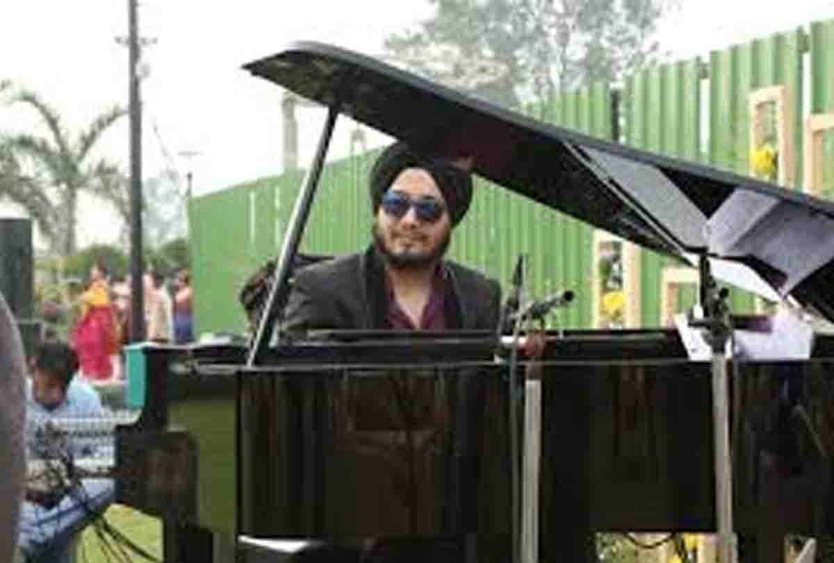 know about pianist Sarabjit from kanpur