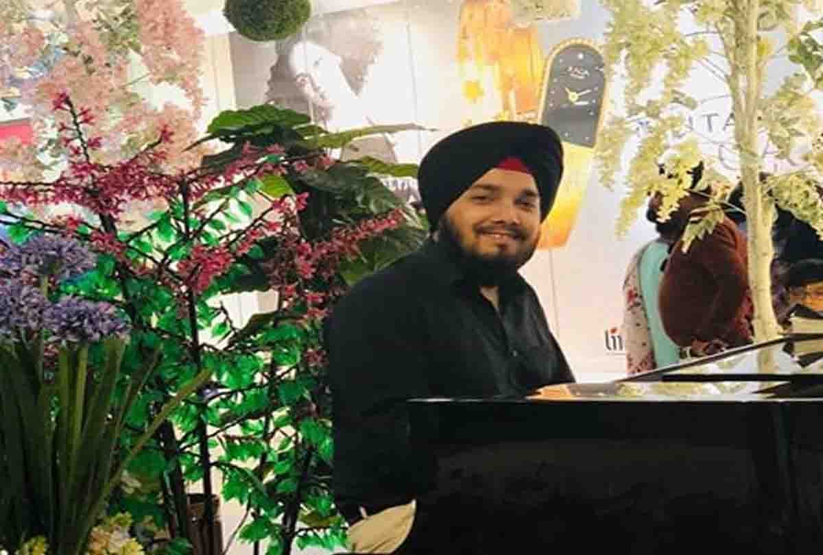 know about pianist Sarabjit from kanpur