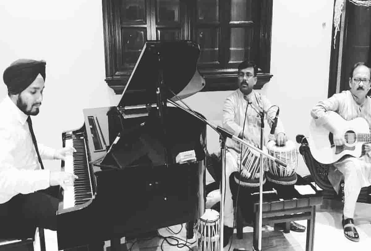 know about pianist Sarabjit from kanpur