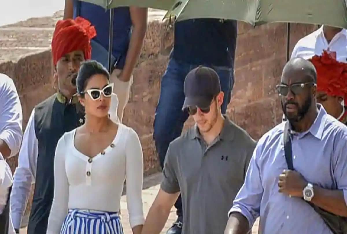 priyanka chopra distribute sweets at the set of the sky is pink