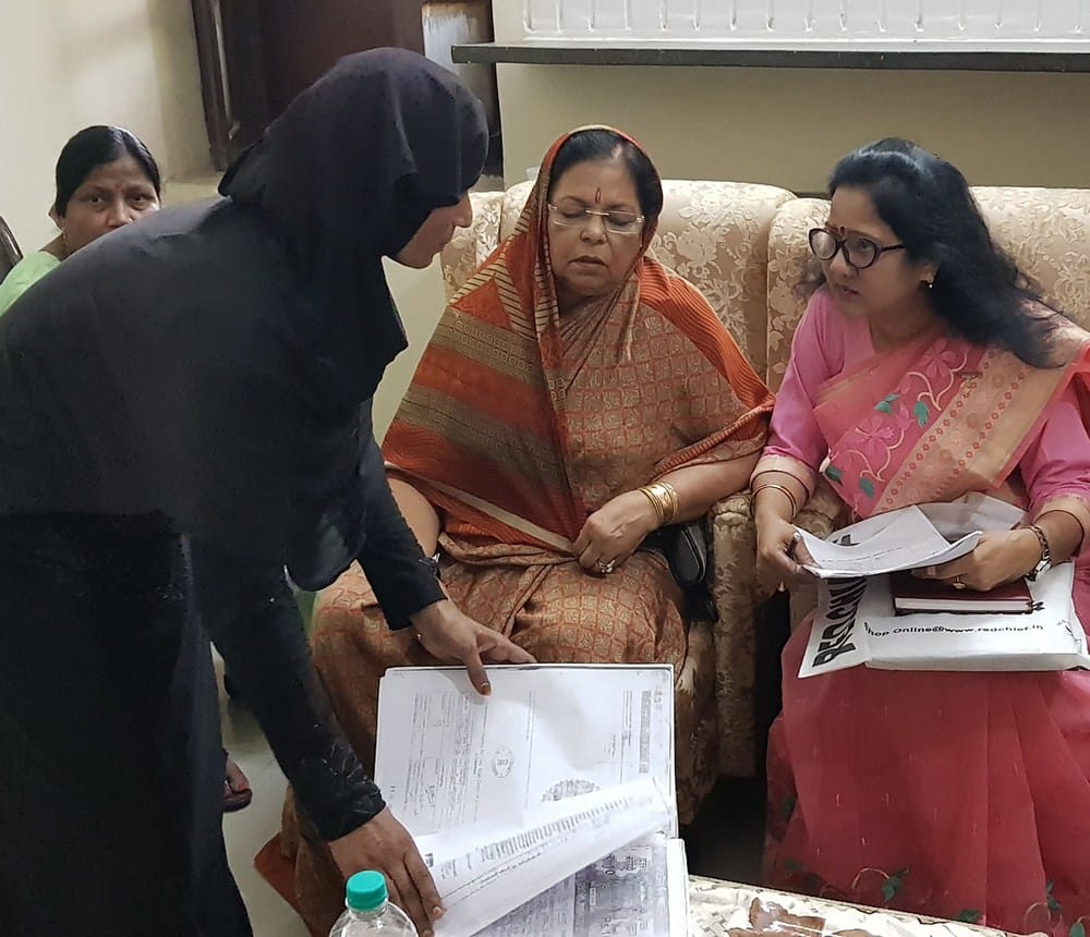 the members of mahila ayog heard problems
