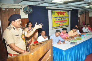 samaj or kanun ke saht roke yon sosan