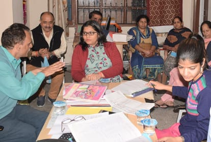 People argument with SDM Shimla Neeraj Chandla
