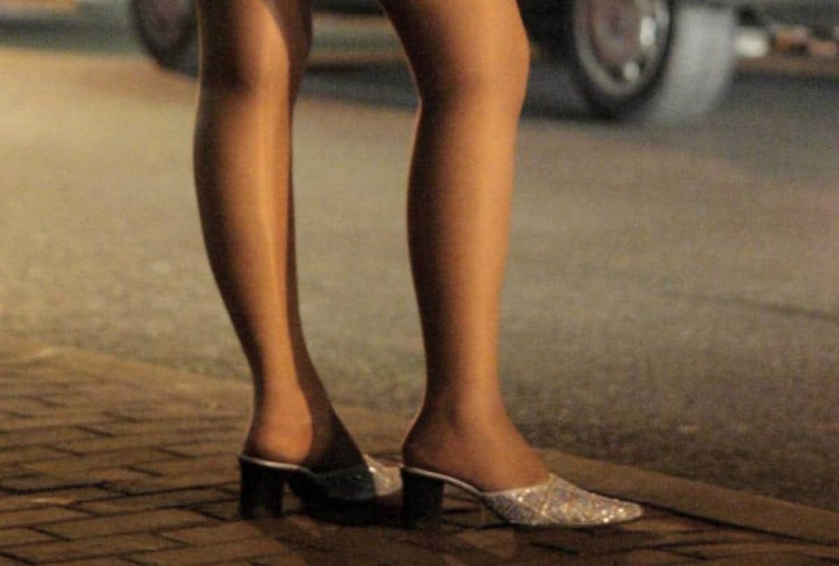 sex racket get caught in chinhat in Lucknow.