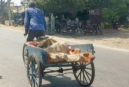 no ambulances available in hospital so son carried mother to hospital by animal carrying rickshaw