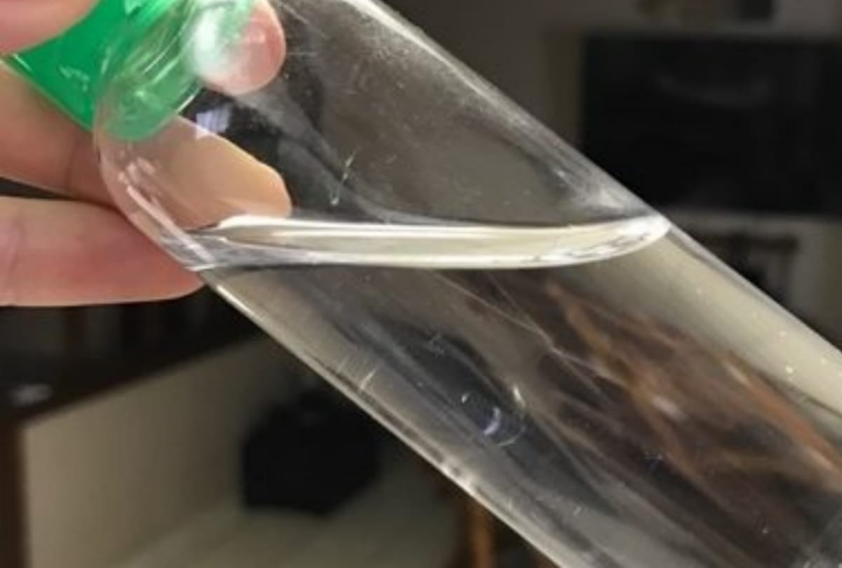 Mother gave accidentally acid in drink to her one year old child