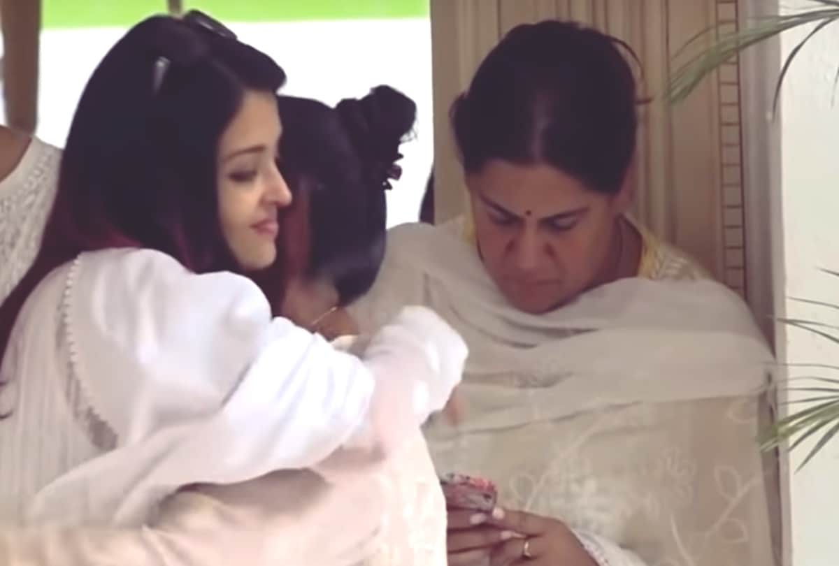 Aishwarya Rai Hugging Rani Mukerji at Krishna Raj Kapoor funeral