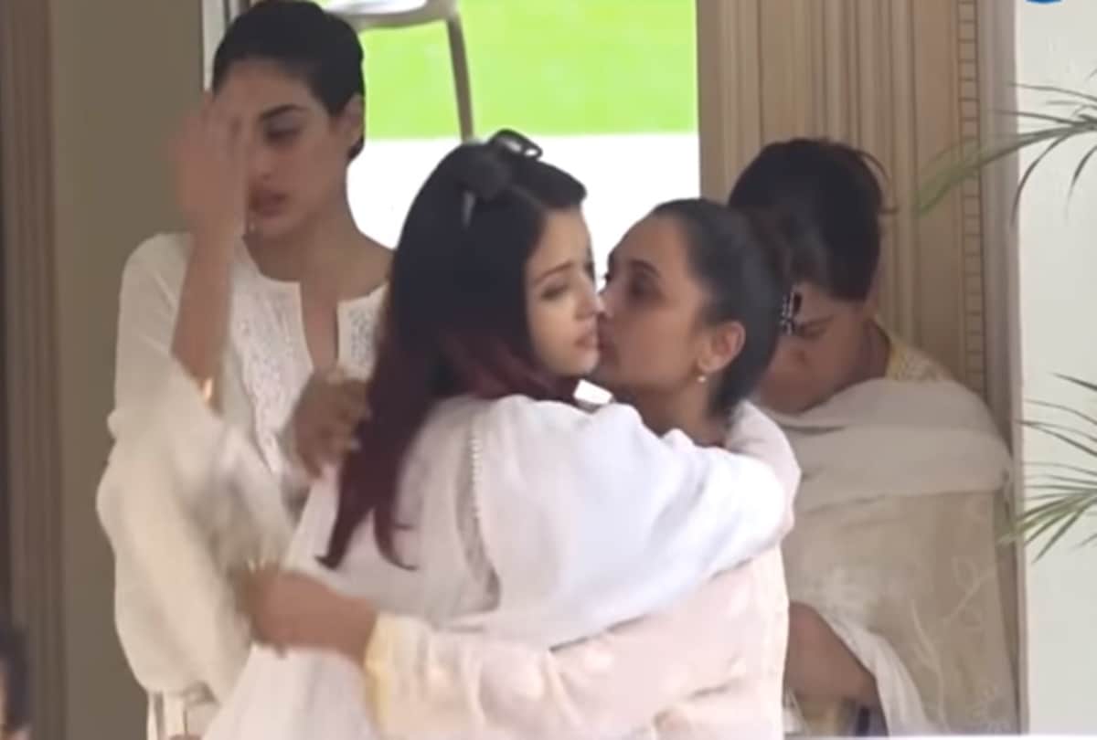 Aishwarya Rai Hugging Rani Mukerji at Krishna Raj Kapoor funeral