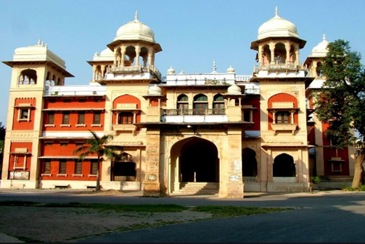 allahabad university student commits suicide