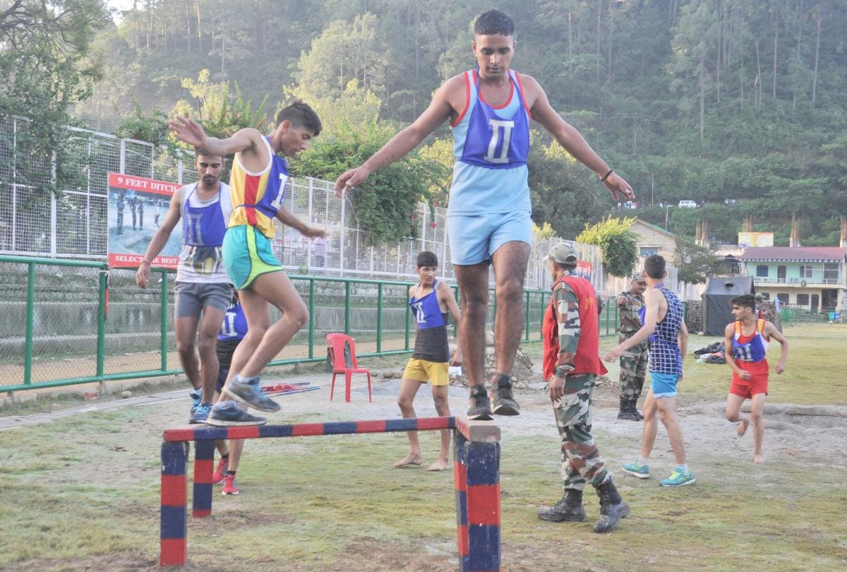 kashmir sopore youth getting training from indian army for new recruitment in army