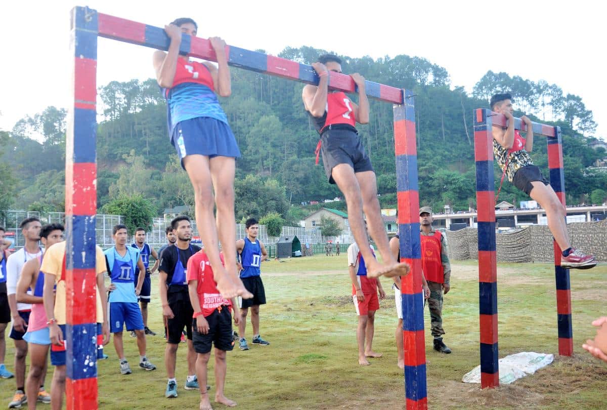 More Than 2000 youths Apply Only for 4  post in indian army bharti really