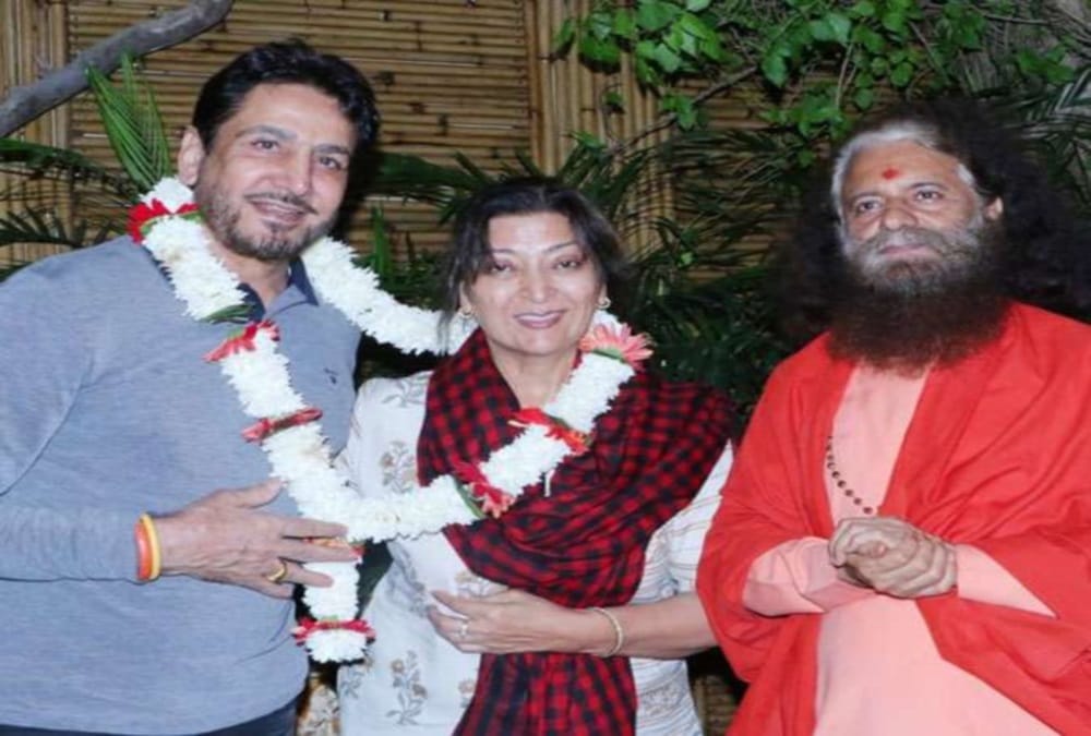 Punjabi Singer Gurdas Maan arrives parmarth niketan rishikesh