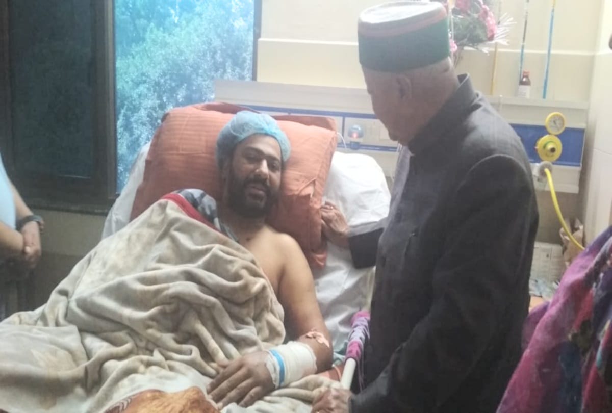 virbhadra singh met Hardeep Bawa in PGI Chandigarh