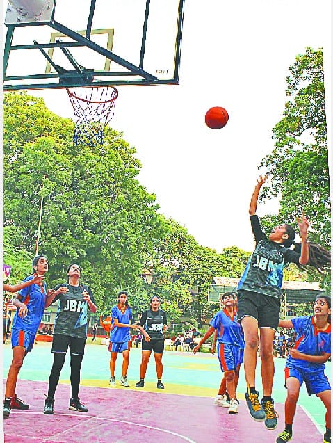 basketbal ki teen team quarter final me