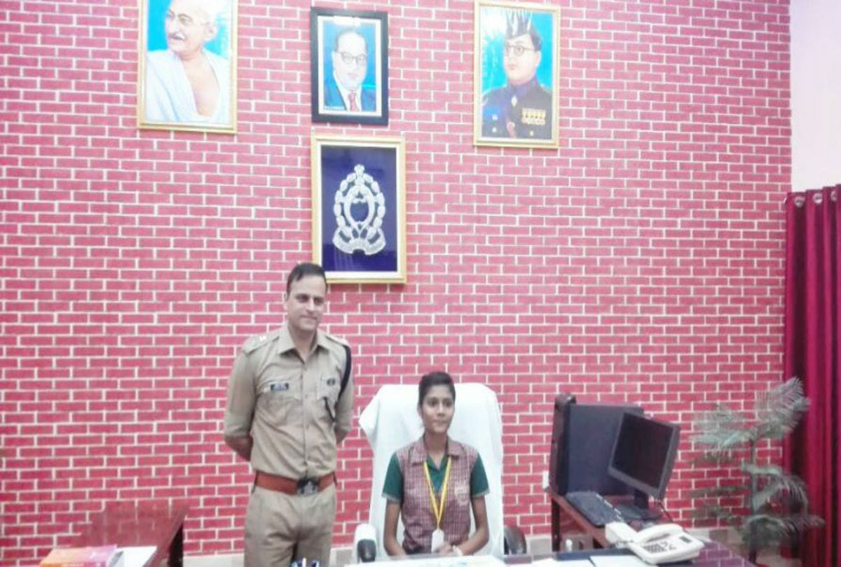 school girls became police officers for one day in etah