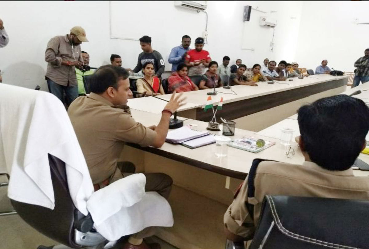 school girls became police officers for one day in etah