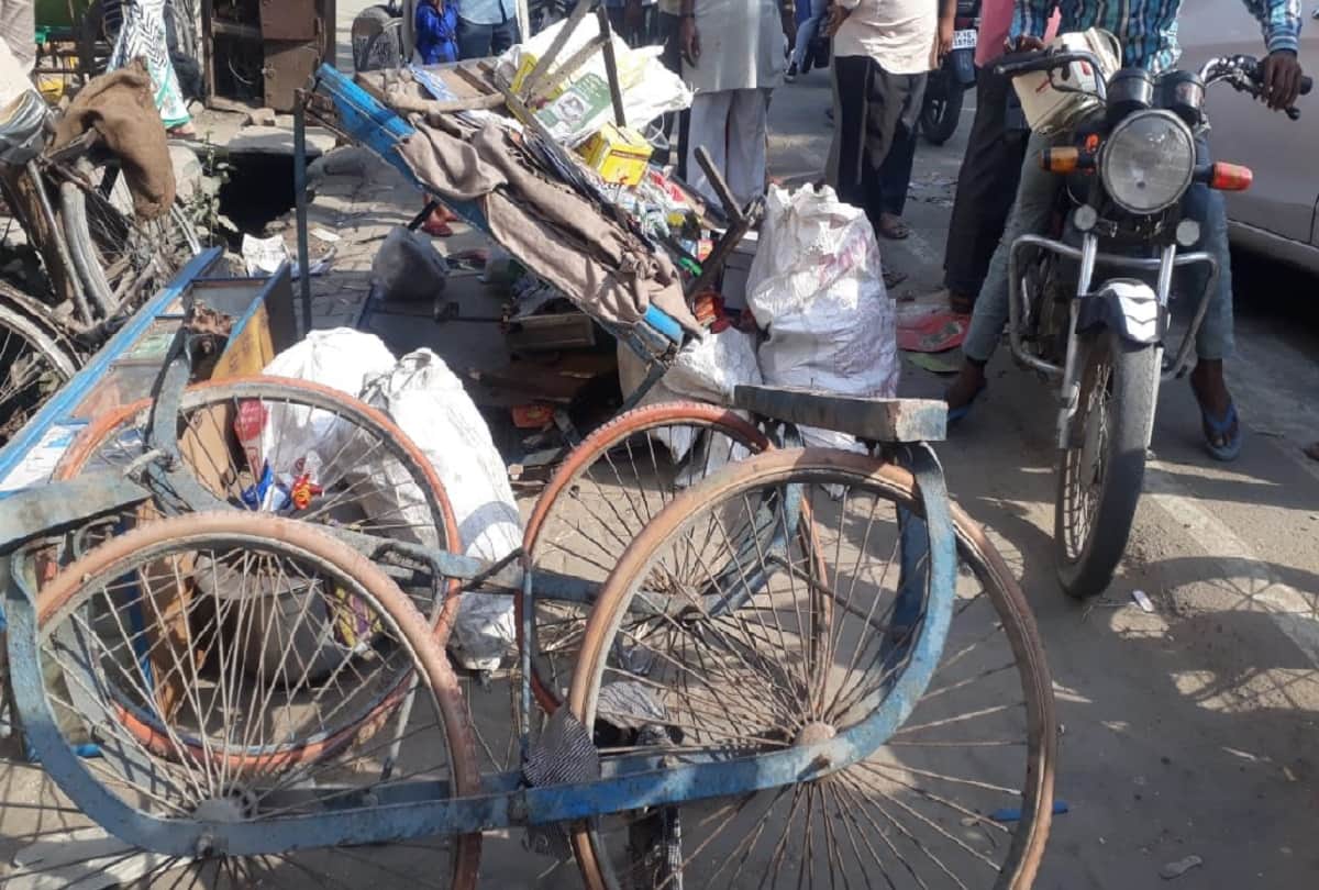 Accident in meerut and two killed and many injured see photos