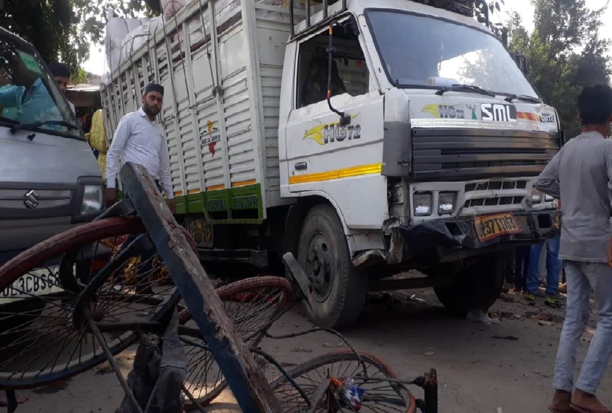 Accident in meerut and two killed and many injured see photos