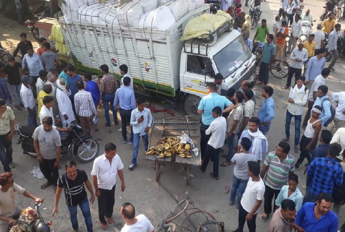 Accident in meerut and two killed and many injured see photos