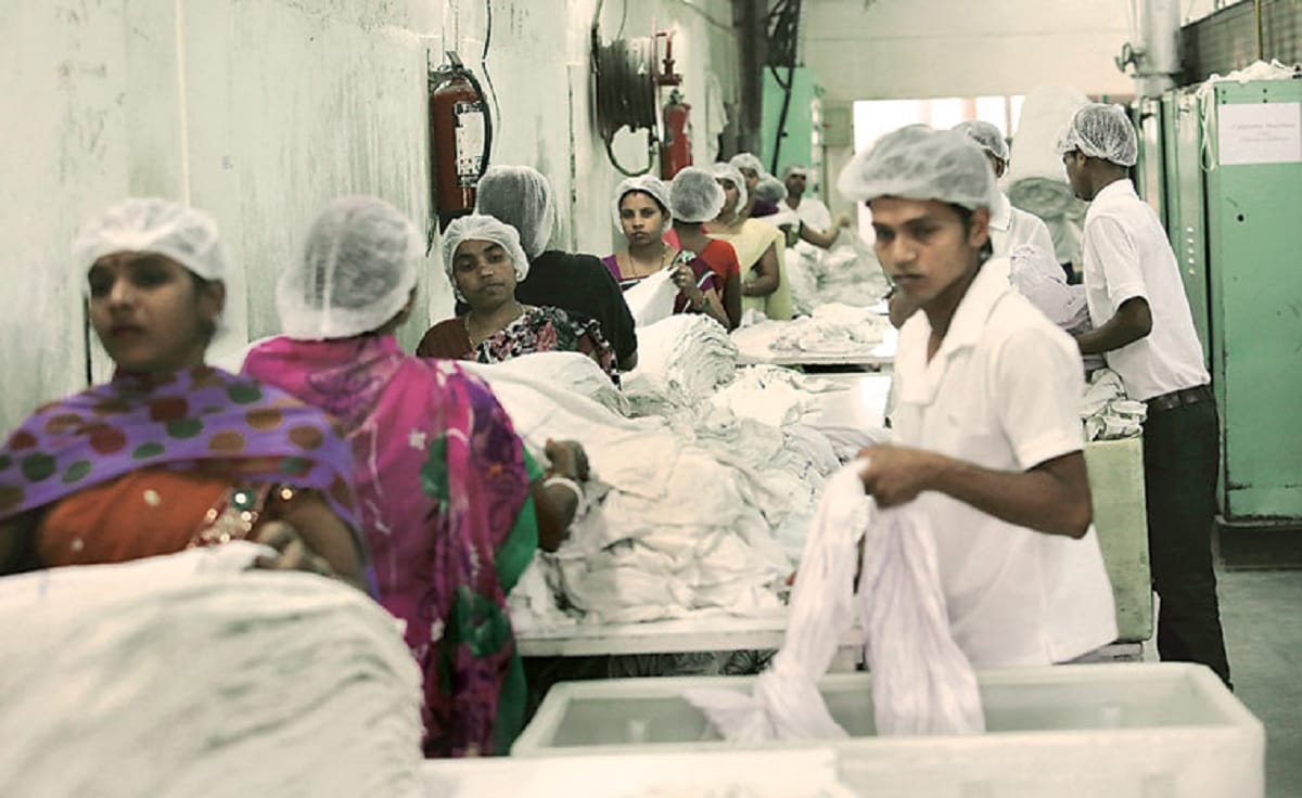 railway troubled by Thieve passengers stolen two lakh towels in three years