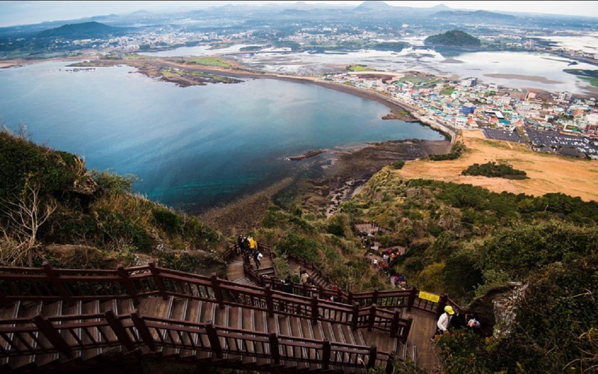the reason behind chinese tourist are going to S korea