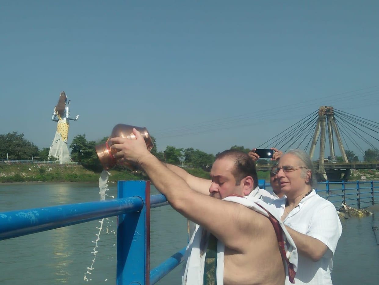 krishna kapoor Bone Immersion in ganga at haridwar