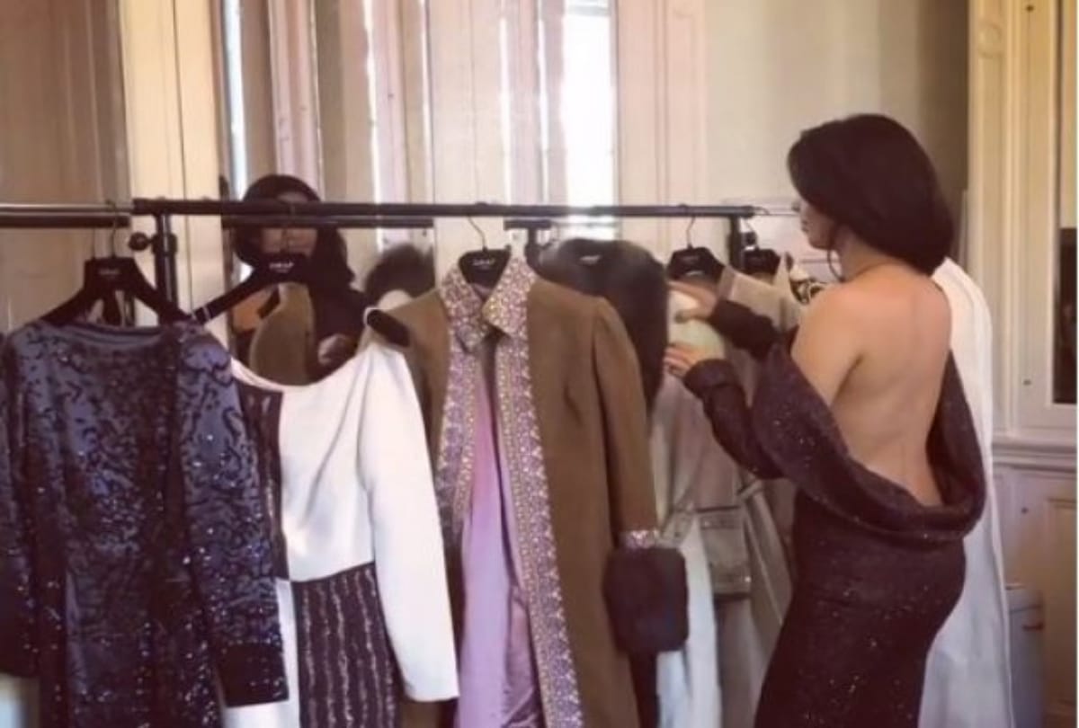 Mallika Sherawat look sensuous in this black backless gown