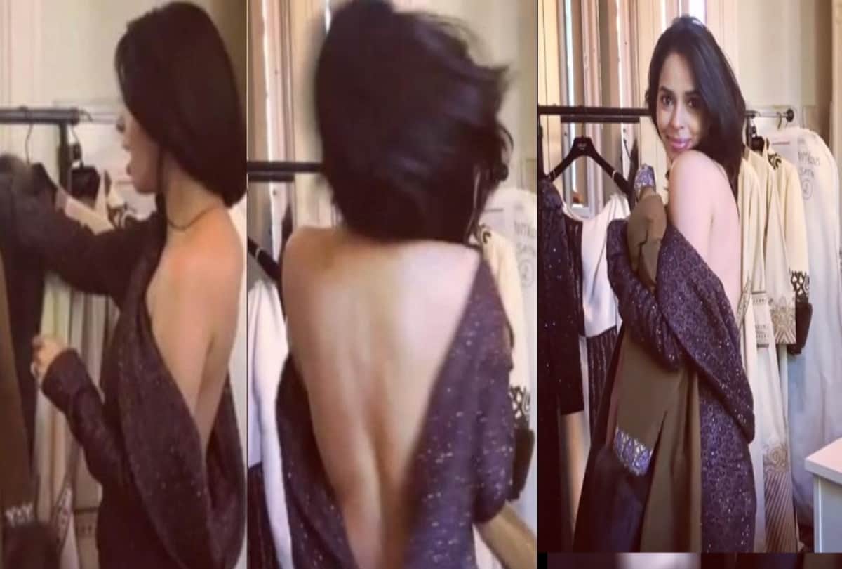 Mallika Sherawat look sensuous in this black backless gown