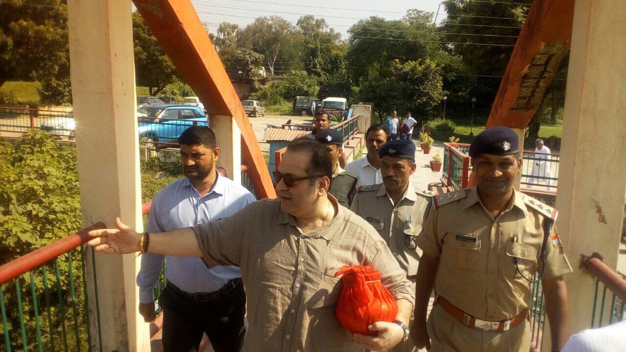 krishna kapoor Bone Immersion in ganga at haridwar