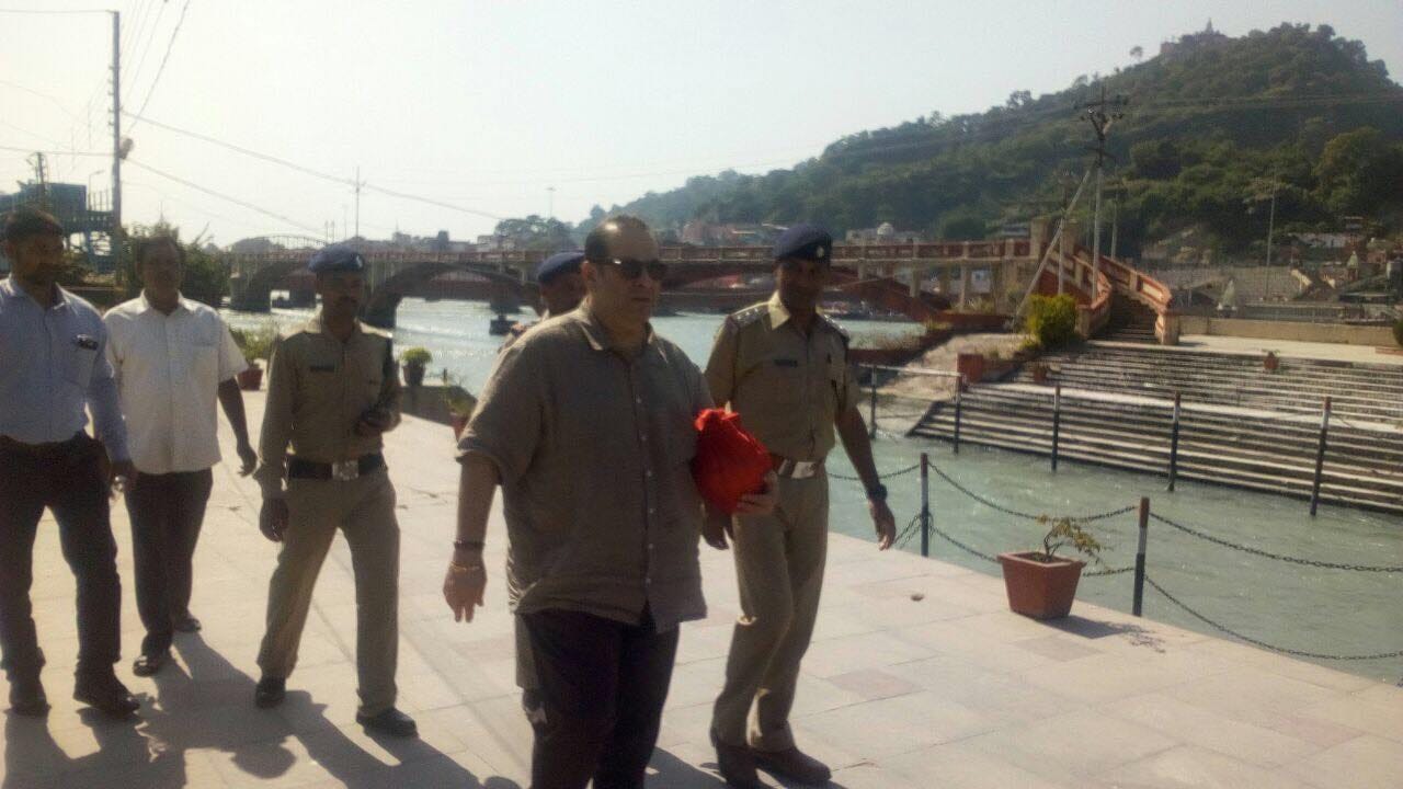 krishna kapoor Bone Immersion in ganga at haridwar
