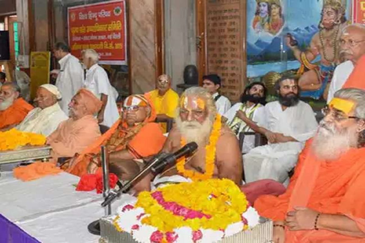 saints and vhp holds meeting in delhi over building ram temple